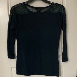 Green & White 3/4 sleeve w/lace shoulder Top